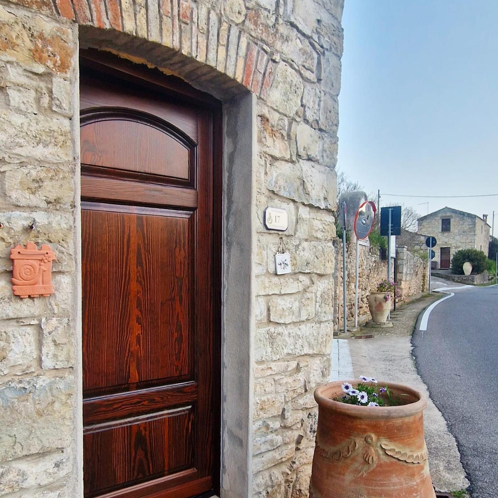 Domus De Jara - Casa Montis Apartment Baradili ภายนอก รูปภาพ